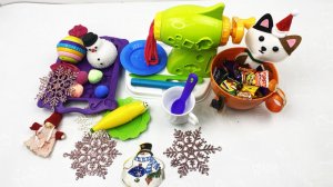Мультики для детей. Новогодняя игрушечная мясорубка. Пропускаем пластилин. Мультики для малышей