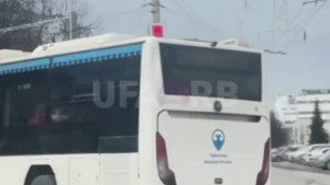 Проехавшего на красный водителя автобуса разыскали в Уфе