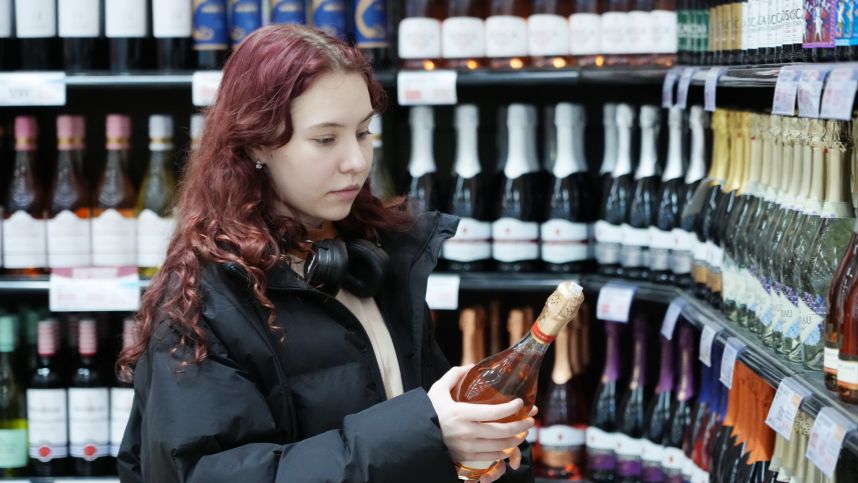 Штрафы за покупку алкоголя детям могут поднять в десять раз