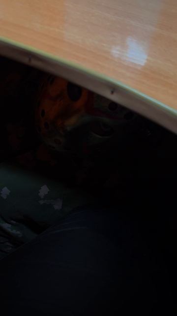 Кто то щекочет под столом.. смотреть онлайн