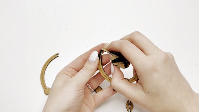 Видеоинструкция | Сборка открытки-конструктора "Атом"