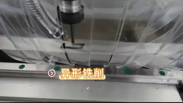 двухголовый фрезерный центр для обработки оконного профиля