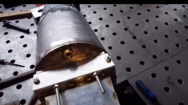 Один из моих реактивных двигателей с клапанной системой .