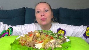 Мукбанг гречневая лапша, капуста тушеная, кура ноги вареные, салат. Еда вкуснота.