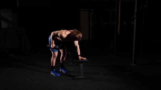 Кикбеки одной рукой с гантелью на трицепс / Single Arm Dumbbell Tricep Kickback