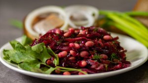 Салат свекла с фасолью и огурцом