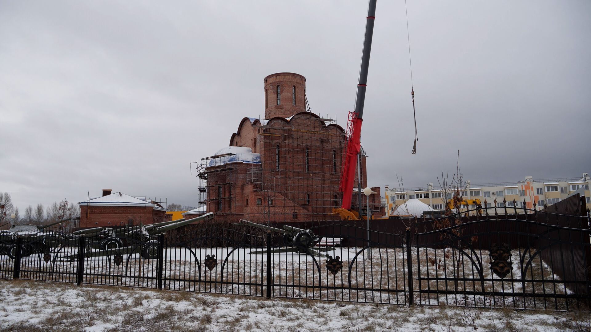 Храм во имя святого князя Димитрия Донского увенчали новые купол с крестом