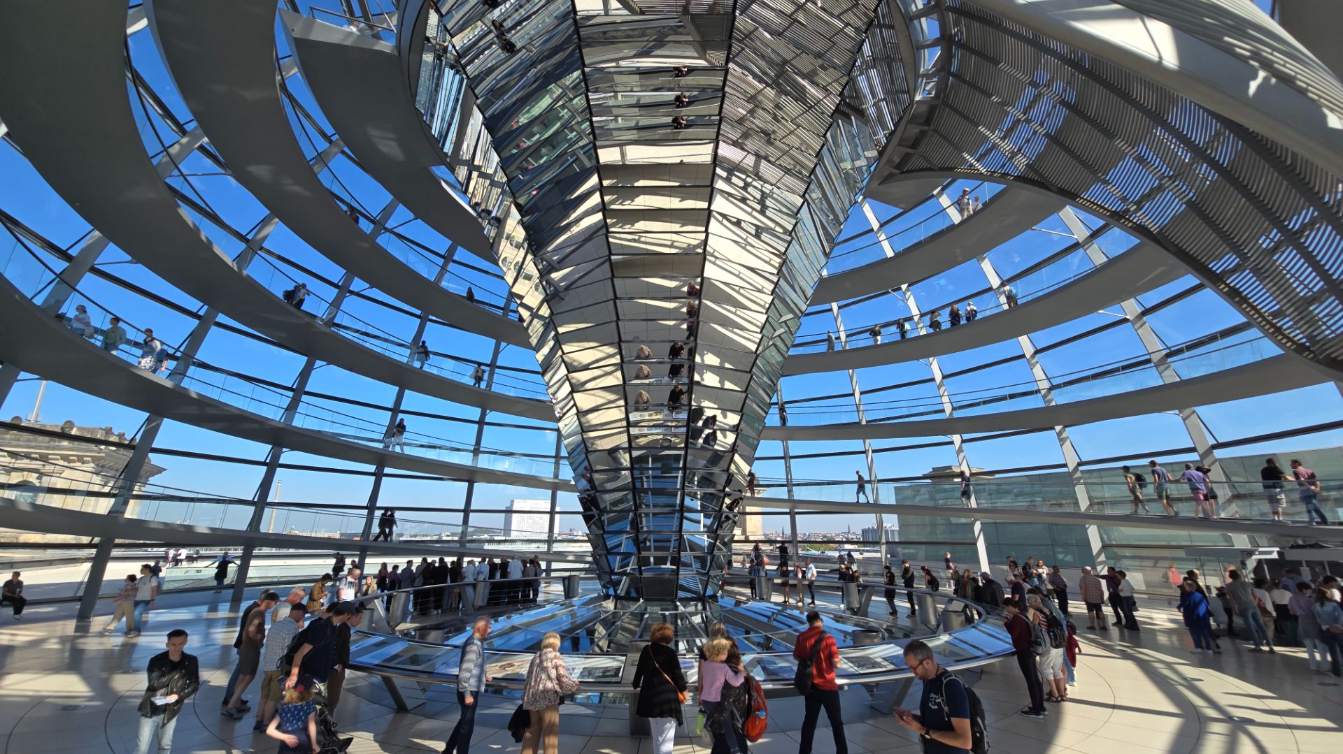 Берлин в сентябре: свет, который ласкает город. Berlin im Herbst