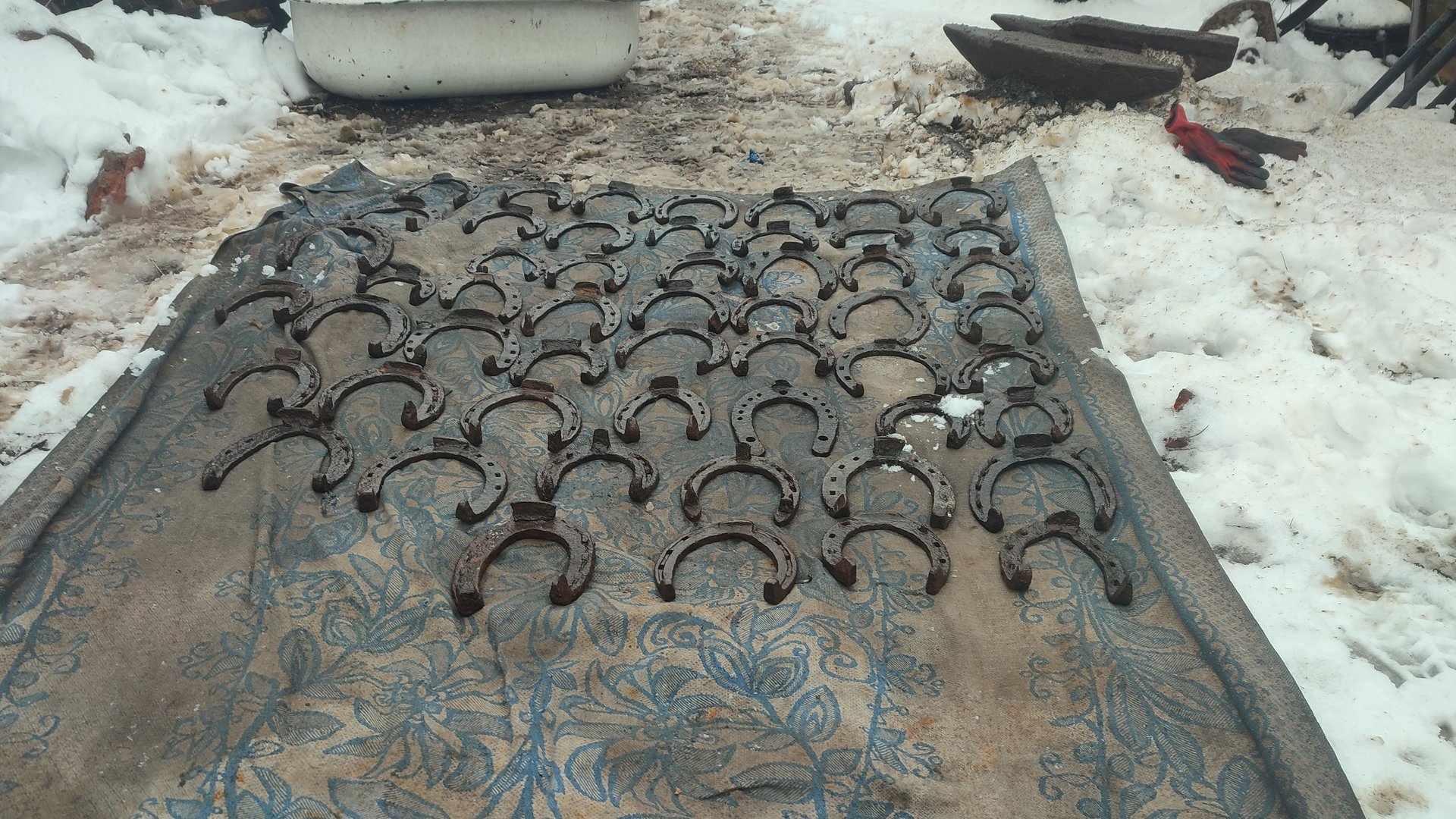 Реставрация подков.Простой и лёгкий способ удаления грубого наслоения ржавчины . смотреть онлайн