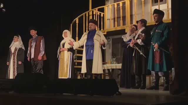 Обзор комедийного спектакля «Мачеха Саманишвили» Д. Клдиашивили на даргинском языке (показ 12.12.25)