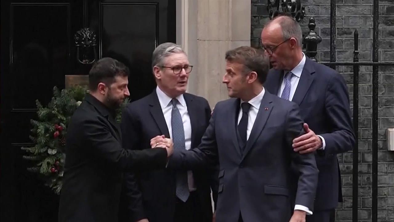 Интрига вокруг встречи "евротройки", где должны обсуждать мирный план по Украине.