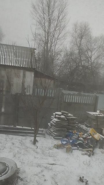 у нас навалило ещё больше снега.mp4