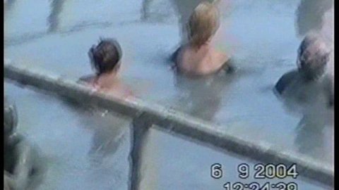 Купание в грязевом вулкане на Таманском полуострове