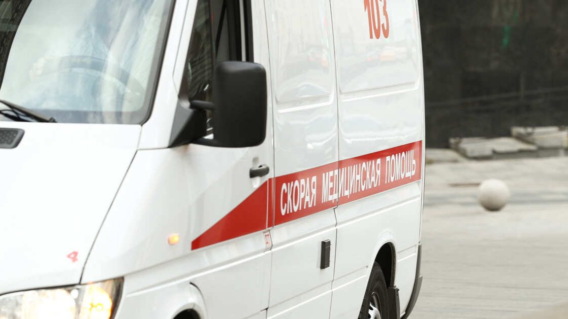 Жителя Саратова убило сорванной со школы крышей