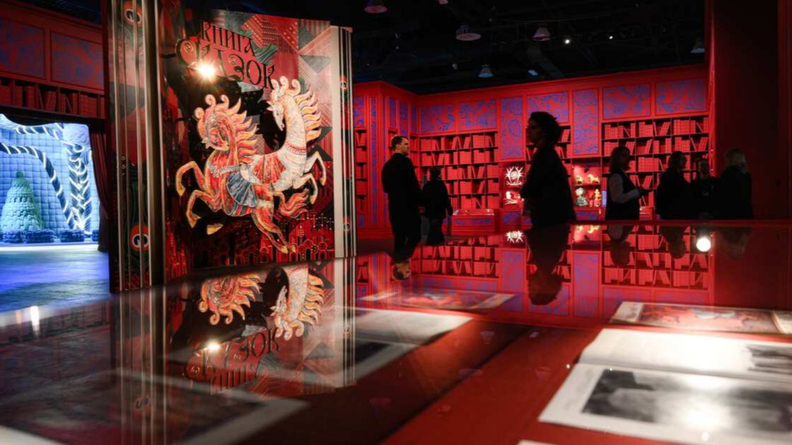 В центре "Россия" открылась интерактивная выставка-путешествие "Книга сказок"