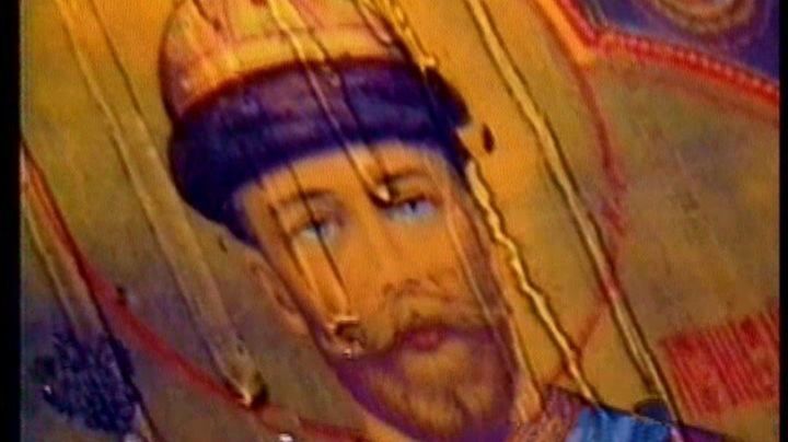 Митрополит Тихон Шевкунов принимает мироточивую икону Царя-мученика и страстотерпца Николая II