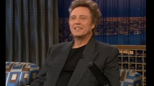 Конан в восторге от волос Кристофера Уокена | «Поздняя ночь с Конаном О’Брайеном»