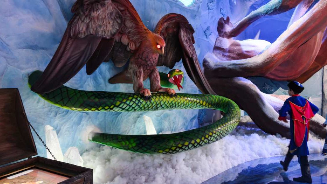 Путешествие по сказке: новая выставка открылась в Национальном центре "Россия"