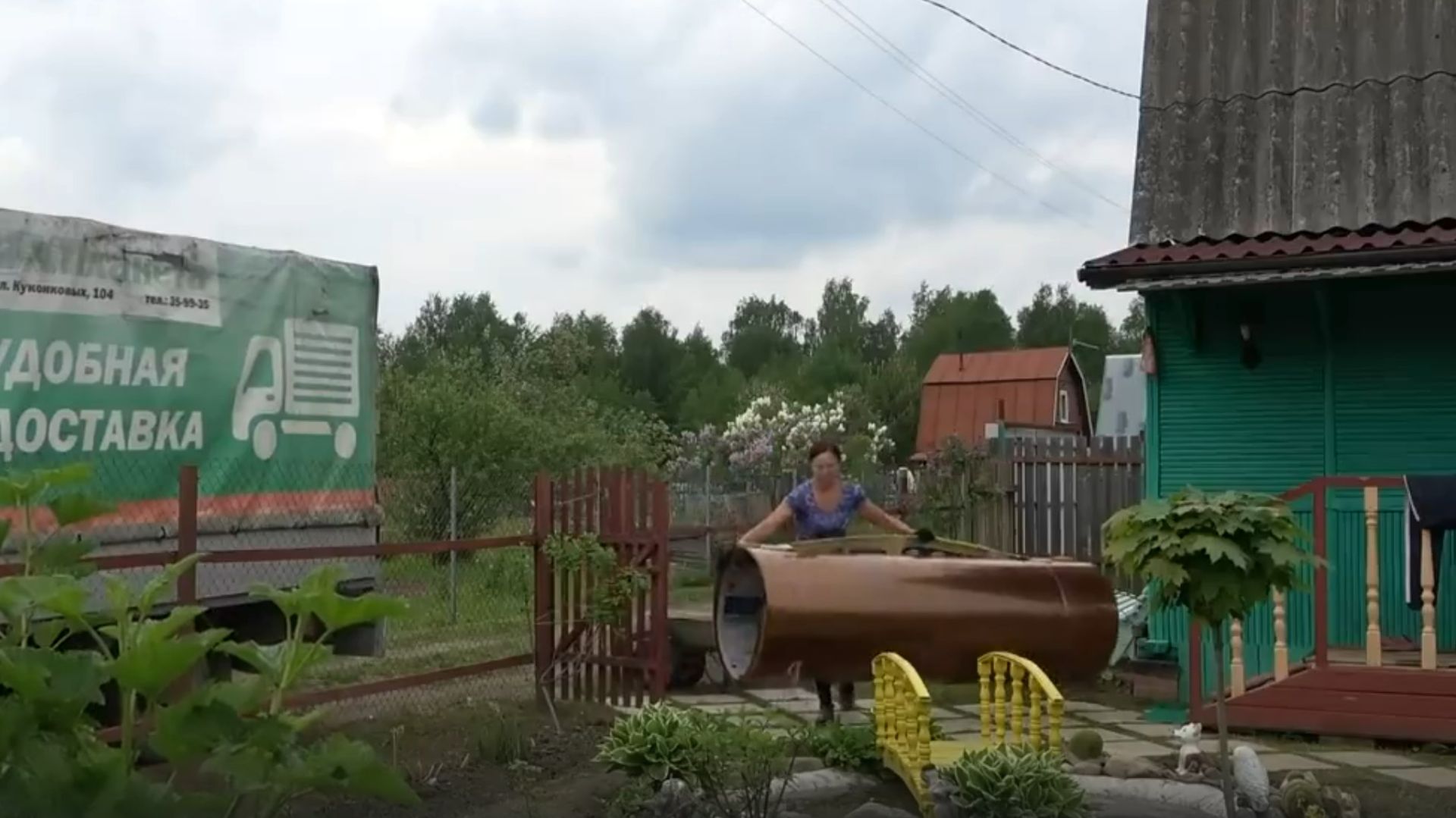 6 соток в мае 2021 года. Разгрузили машину с товаром. Рассадили кабачки. Прищипнула дыни