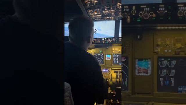 мой первый в жизни полёт на авиатренажёре самолёта Боинг 737-800 по маршруту кишинёв-париж