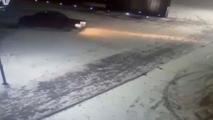 В Зиме водитель катался по "Мемориалу Славы" и попал на видео