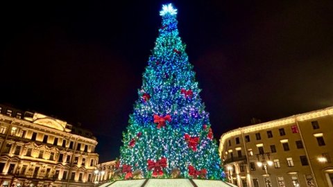 Новогодняя ярмарка на Манежной площади 2025-2026 открылась. Санкт-Петербург