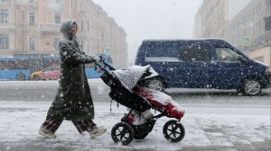 Москва пережила самую холодную ночь текущей зимы, улицы засыпало снегом