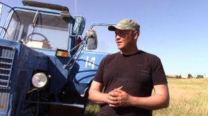 Как же давно это было! Тракторный поход на ячменное поле.