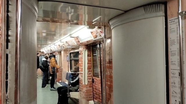 В какой интересный вагончик попала..🤩