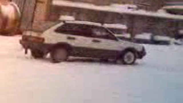 ВАЗ-2109  Развороты . зима .17.12.2007 год