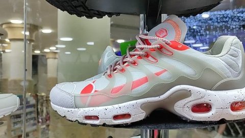 Купить недорогие брендовые кроссовки в Египте.