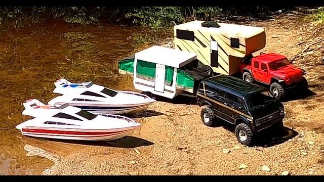 ВИДЕО ПРО МАШИНКИ НА РАДИОУПРАВЛЕНИИ ДЛЯ МАЛЬЧИКОВ УПРАВЛЯЕМ ВНЕДОРОЖНИКОМ И ЛОДКАМИ ИГРУШКИ МАШИНКИ