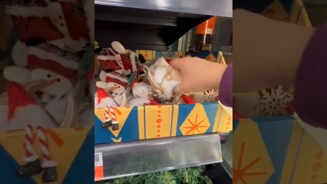 Рядом с домом открылся огромный магазин Лента. Выбираем новогодние мелочи.