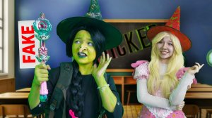 ЗЕЛЕНАЯ ВЕДЬМА ПОТЕРЯЛА МАГИЮ?! 😱 24 Часа Выживания в Школе Ведьм!