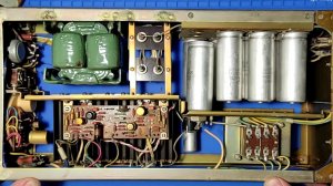 Ностальгическая разборка старого блока радиоаппаратуры.