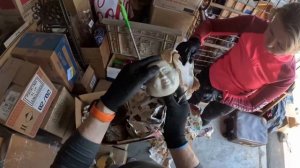 Контейнер полный коробок. Чуть не пропустили шкатулку (PGLive)