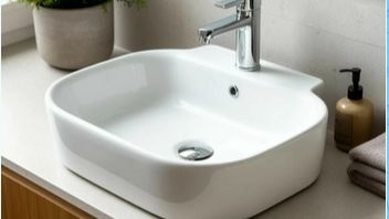 Регулярная чистка кольца и за кольцом переливного отверстия раковины необходима.