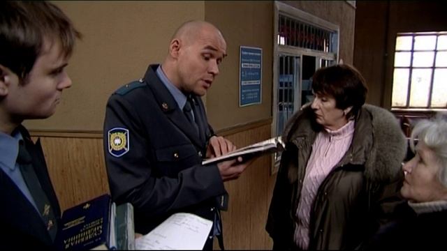 Глухарь. Глухарь пригрозил пенсионеркам посадить их в клетку с бомжами, если еще раз придут в ОВД смотреть онлайн