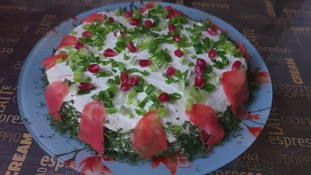 Закусочный торт с курицей и грибами