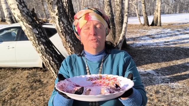 кормим Деда Мороза киселём