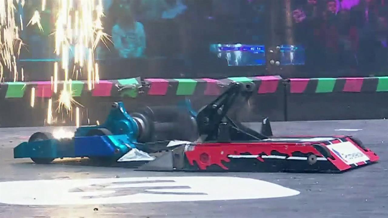 Команда "Всеядные" из Санкт-Петербурга выиграла "Битву роботов".