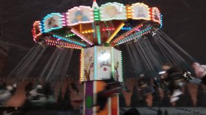 Карусели на Красной. Площади #ГУМ-ярмарка развлекается #ГУМ-каток гудит