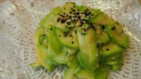 ДорамаКухня: Закуска из молодых кабачков или "Э хобак поккым" (애호박볶음) - 1 закуска для Доширак!