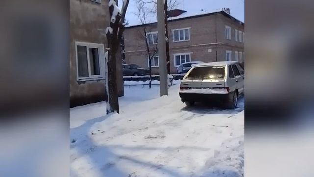 прогулка по "пустынному " району смотреть онлайн