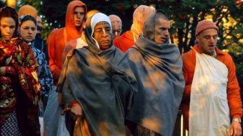 Лекция Шрилы Прабхупады 13.12.1975, Бомбей. ШБ 3.26.1. Получайте наставления от Бхагавана.