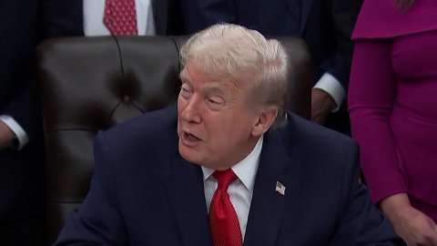 Новая интрига вокруг обсуждения в Европе мирного плана Трампа по Украине.