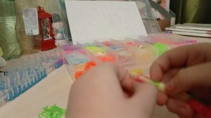 КАК сплести из резинок и крючком цветок!:3