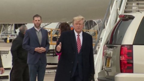 Эксперт Сучков: слова Трампа о Европе – хитрая стратегия по усилению влияния