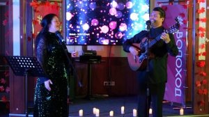 "И ни сколько мы с тобой не постарели"  исполняет Дуэт" Очи Чёрные "