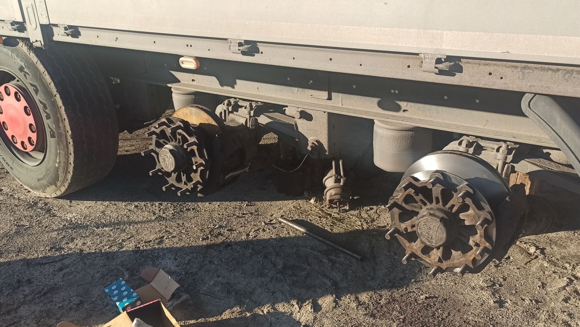 Любой ценой успеть перебрать тормоза и приехать на загрузку !!